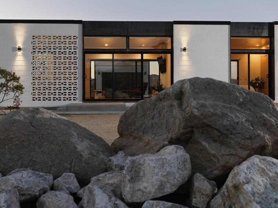 Neutra Luxury Retreat Pool And
