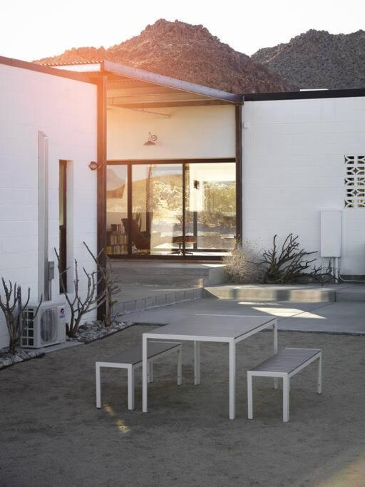 Neutra Luxury Retreat Pool And *