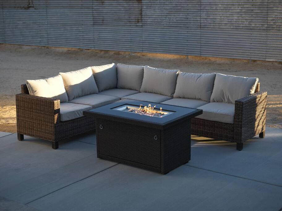 Neutra Luxury Retreat Pool And Joshua Tree